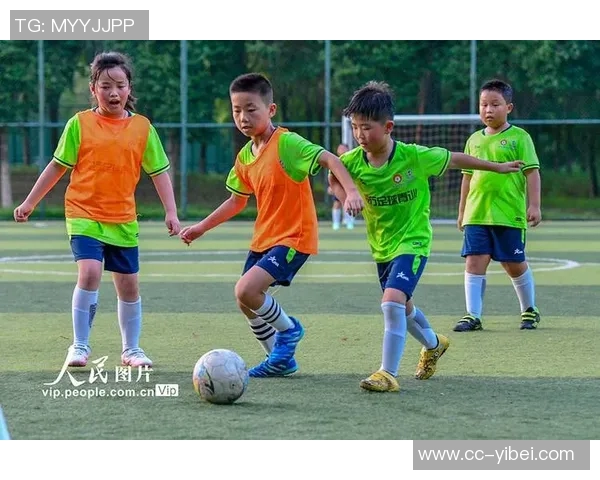 提升孩子足球技能上海儿童足球训练课程全面开启快乐成长之旅