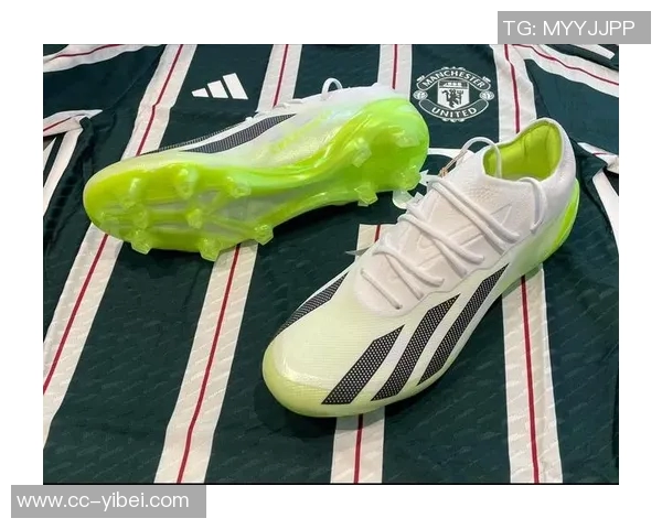 新款阿迪达斯足球鞋助力球场表现提升尽显运动风采与时尚魅力